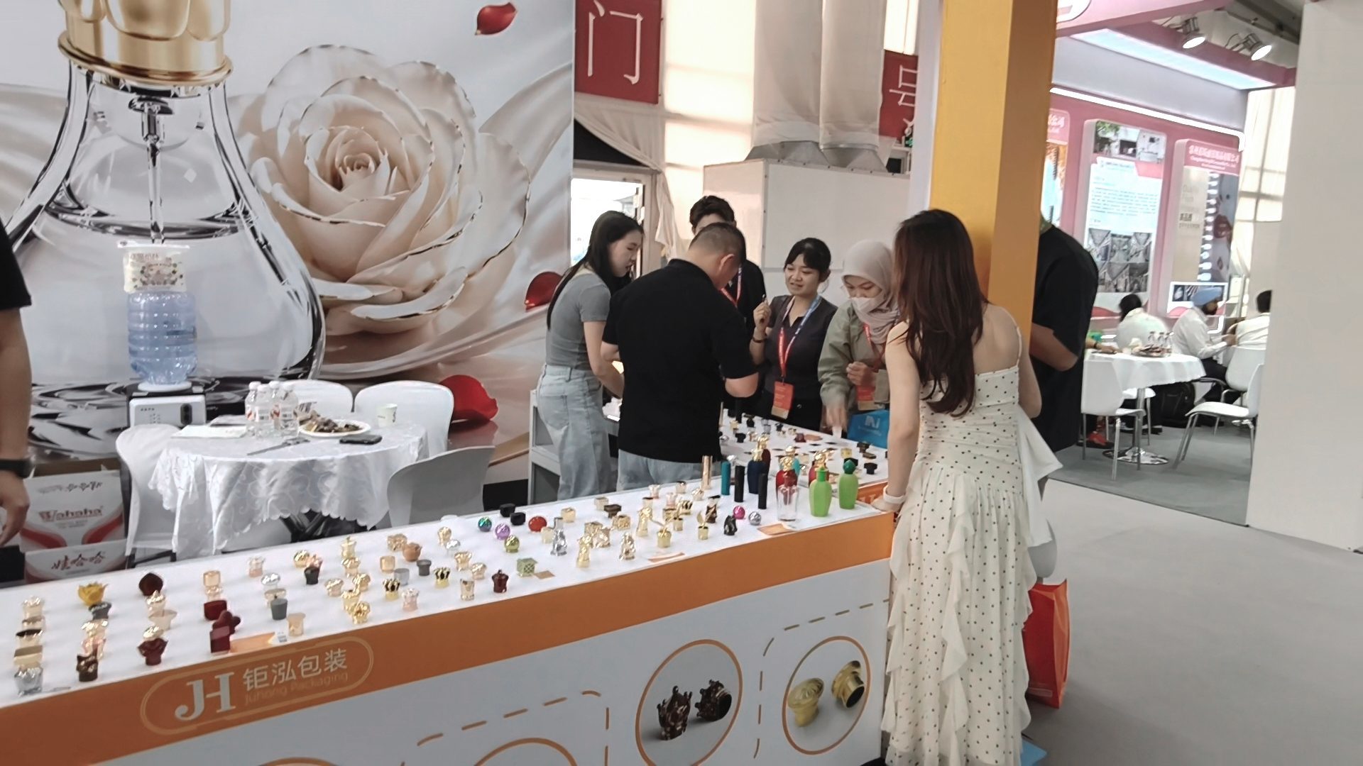 Laatste bedrijfsblogs Juhong Packaging behaalt groot succes op CBE Shanghai 2026, met de presentatie van luxe Zamak-parfumcapsules van de volgende generatie