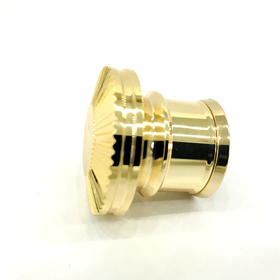 kopen Kroonkurken van het het Aluminiumparfum van Zamak van de douane de Klassieke Gouden kleur online manufacture