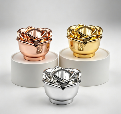 Kopen FEA15 Zink legering Parfum Kap 3D Rozen bloemvorm Geelektroplateerd Parfum Flesdeksel Custom Logo Zamac Parfum Kap online vervaardiging