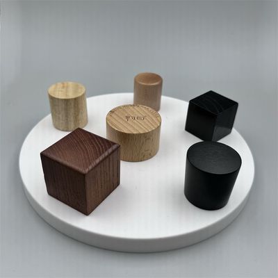 30 ml parfumfles in houten verpakking. Perfecte combinatie van stijl en functie.