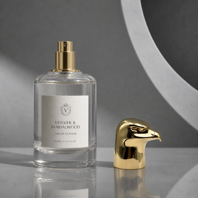 Groothandel Hooggepolijst Glanzend Goud Geïntegreerd Adelaarshoofd Parfum Fleskap Plain Smooth Hawk Sculpture Zamac Closure OEM Custom Engrave Logo Midden-Oosten Luxe Geur Verpakking